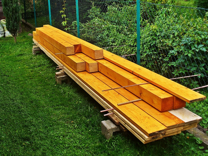 ebeniste-CASTILLON-min_boards_the_rafters_joinery_tree_painting_wood_colored_paint-871508